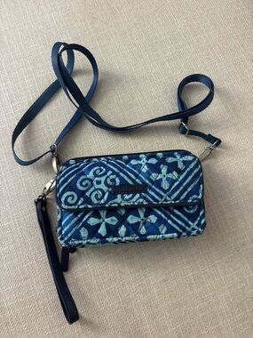 Vera Bradley Quilted Blue Pattern Crossbody Wallet - Unbranded
